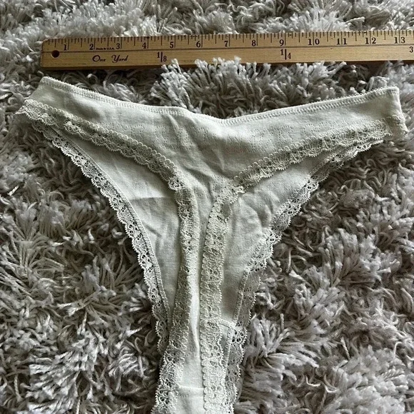 NWT Skims thong - Picture 4 of 4